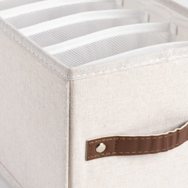 Caja Forrada en Tela con Manija de Cuero